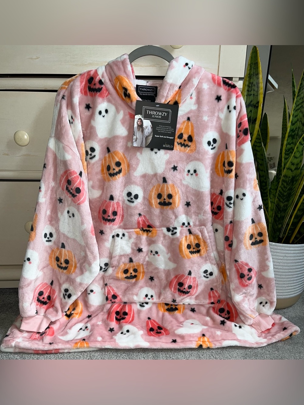 NWT Throwsy Junior “Spooky Cute” Halloween Hooded Blanket OS
